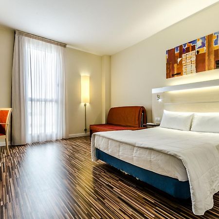Hotel Yit Ciudad De Сарагоса Экстерьер фото