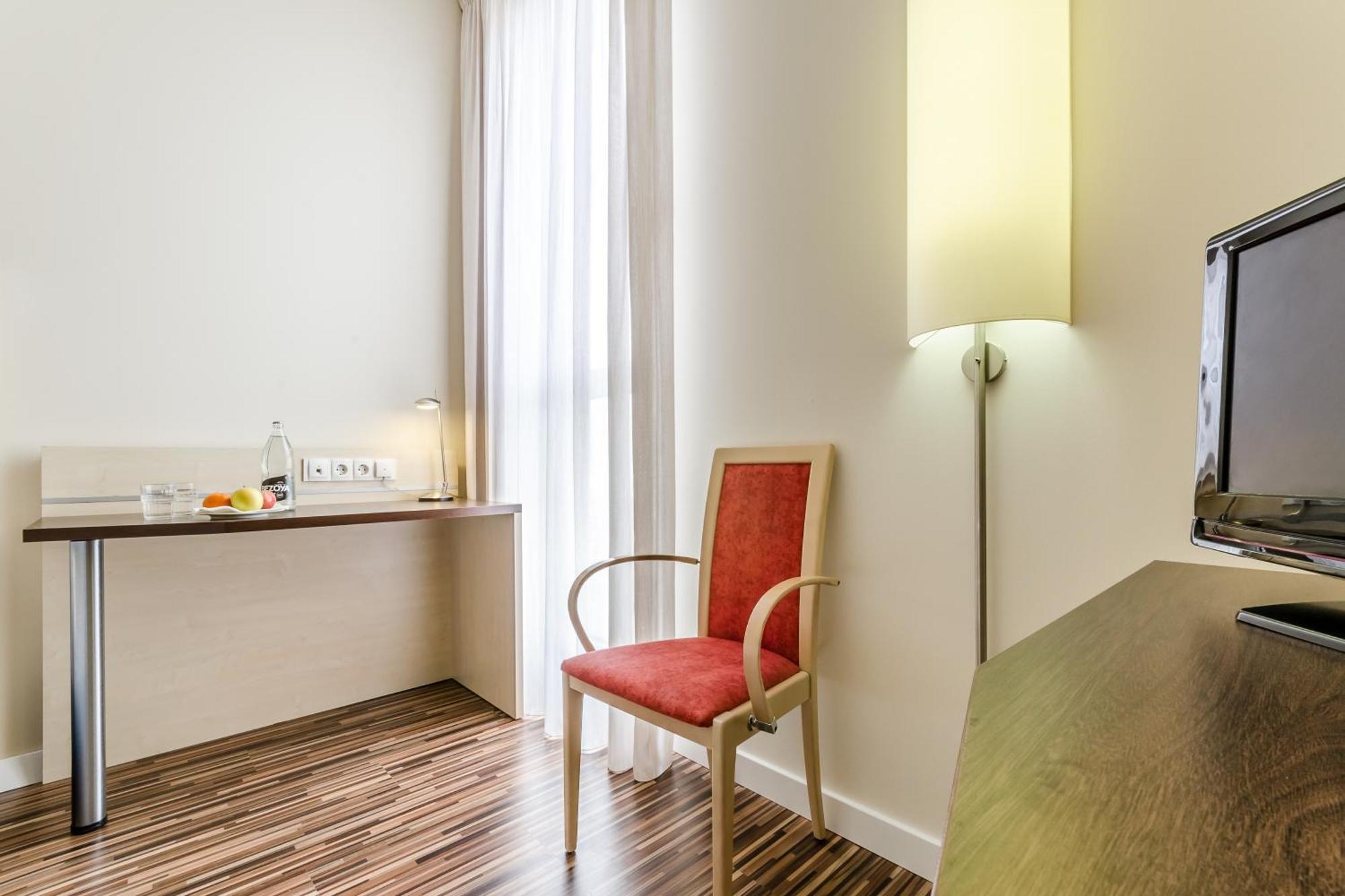 Hotel Yit Ciudad De Сарагоса Экстерьер фото