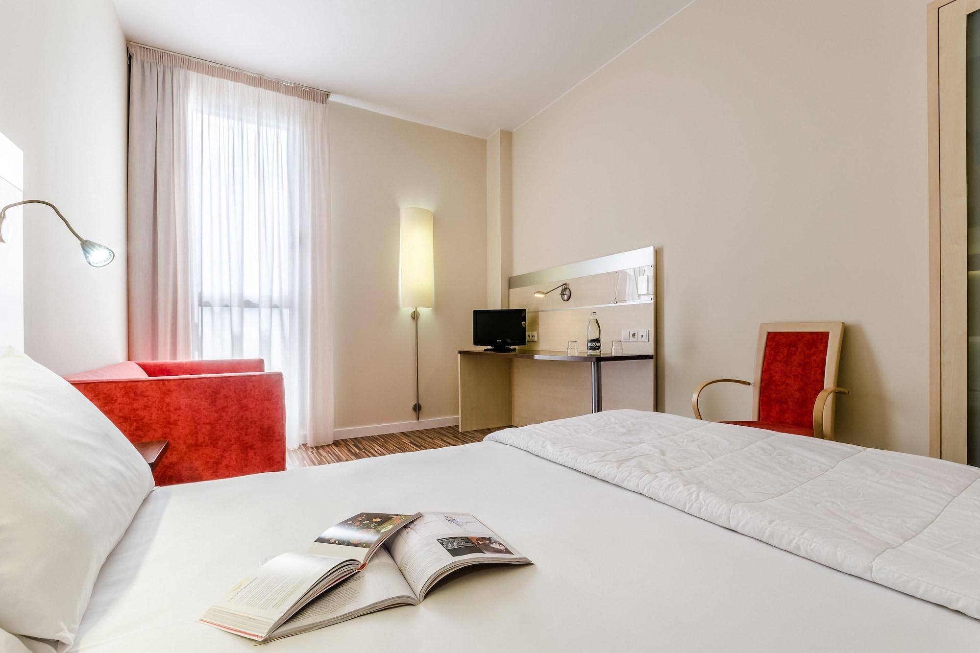 Hotel Yit Ciudad De Сарагоса Экстерьер фото