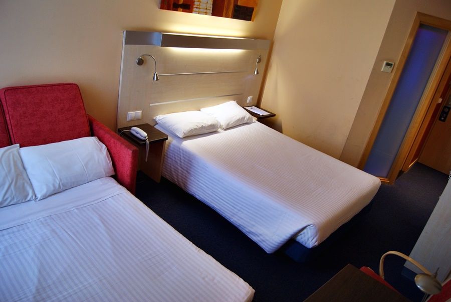 Hotel Yit Ciudad De Сарагоса Экстерьер фото