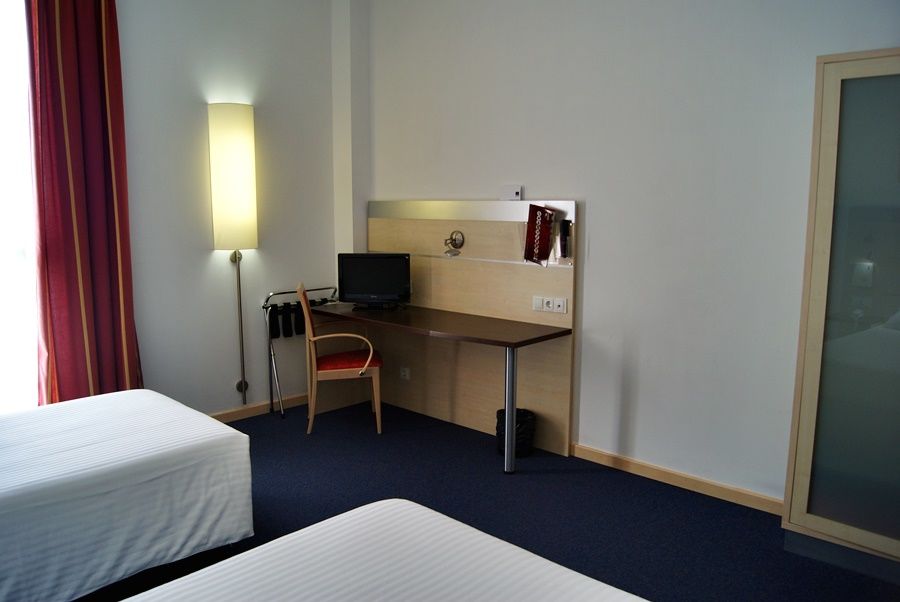 Hotel Yit Ciudad De Сарагоса Экстерьер фото