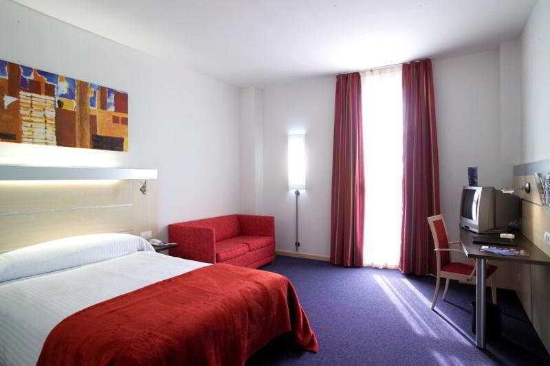 Hotel Yit Ciudad De Сарагоса Номер фото