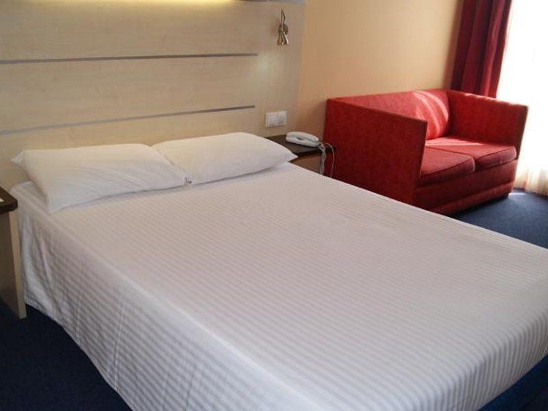 Hotel Yit Ciudad De Сарагоса Экстерьер фото
