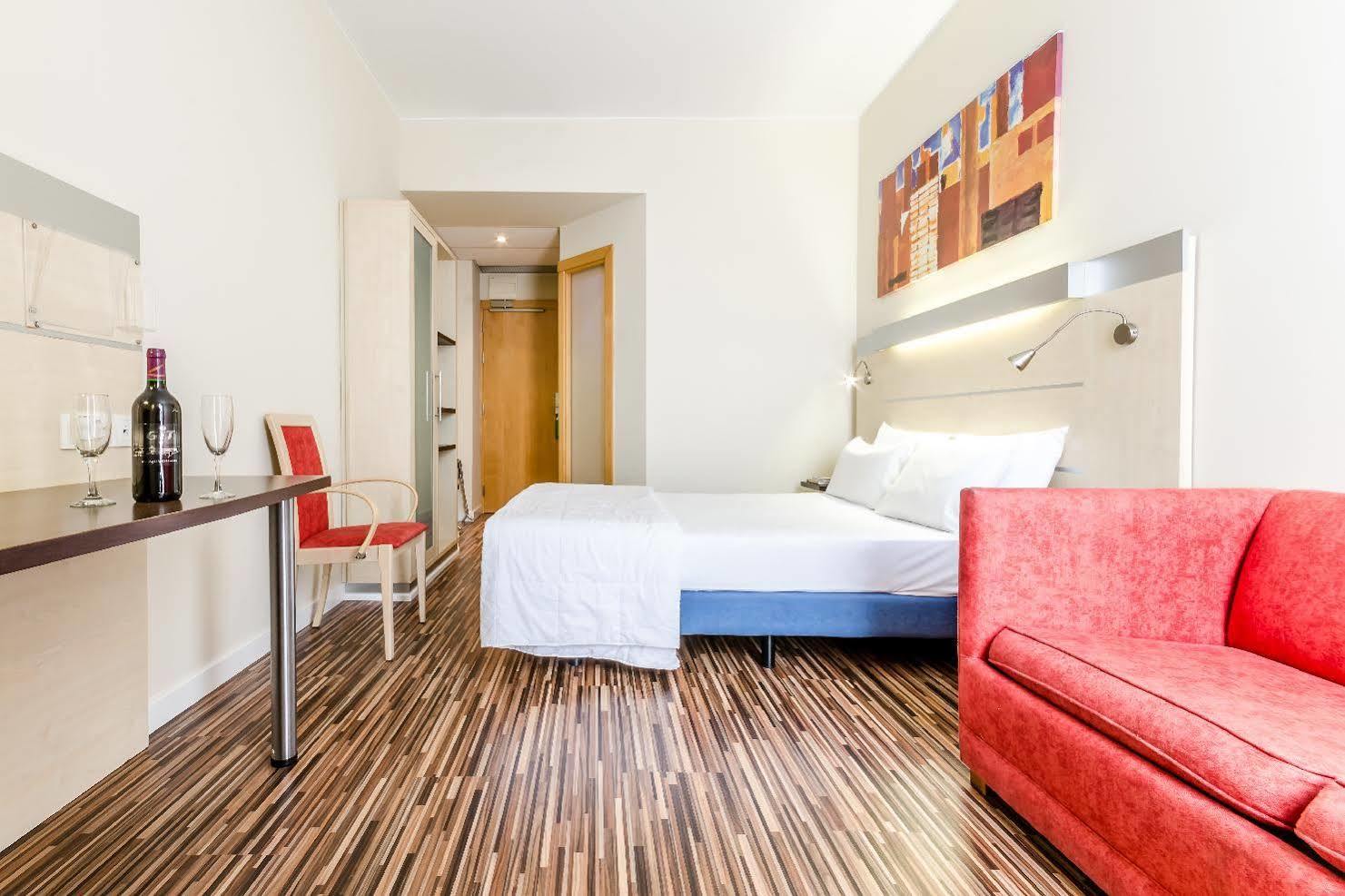 Hotel Yit Ciudad De Сарагоса Экстерьер фото
