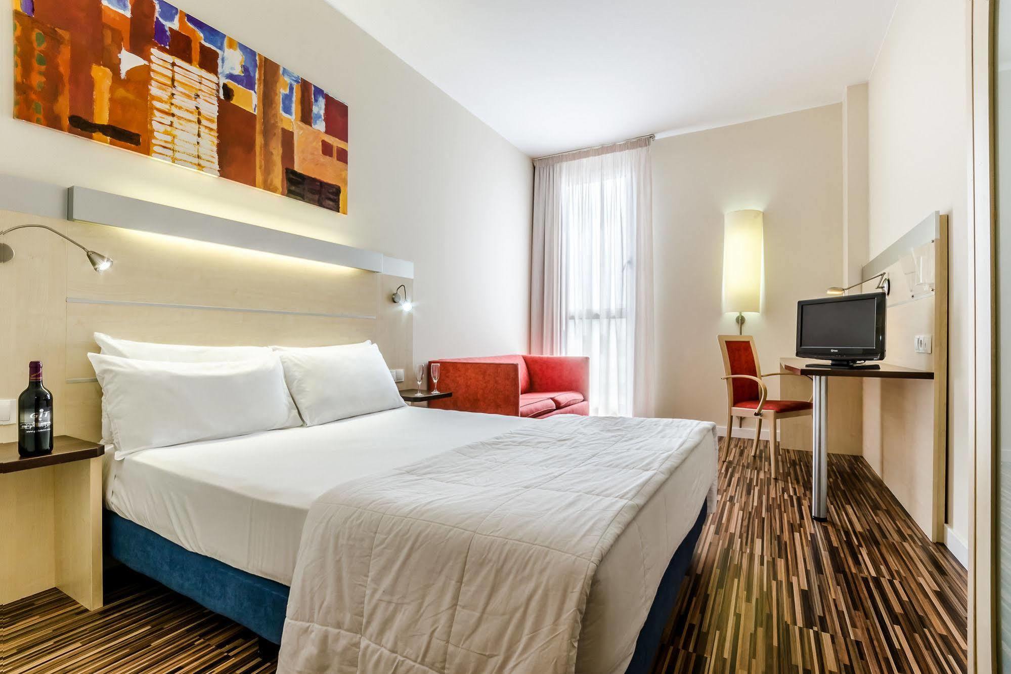 Hotel Yit Ciudad De Сарагоса Экстерьер фото